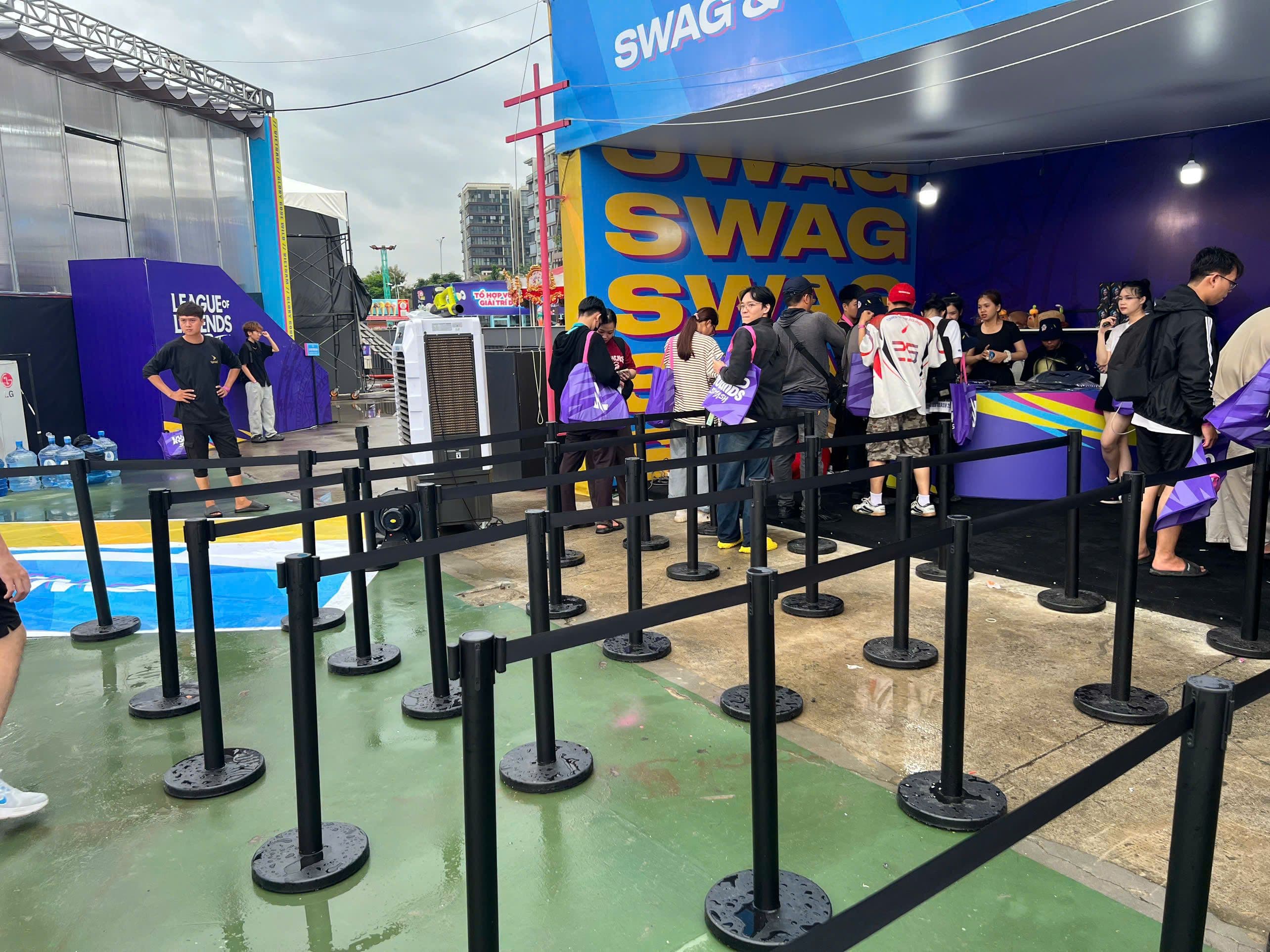 TRỤ INOX KÉO DÂY ĐỎ, ĐEN, DÂY NHUNG - 5