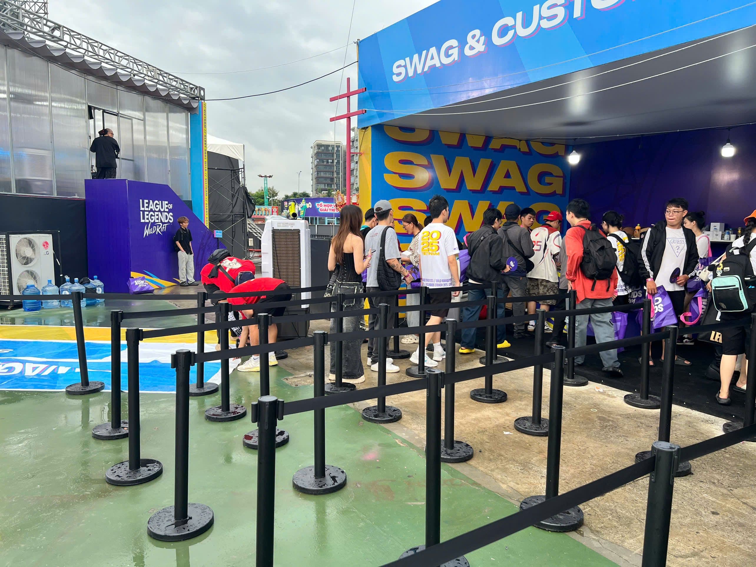 TRỤ INOX KÉO DÂY ĐỎ, ĐEN, DÂY NHUNG - 8