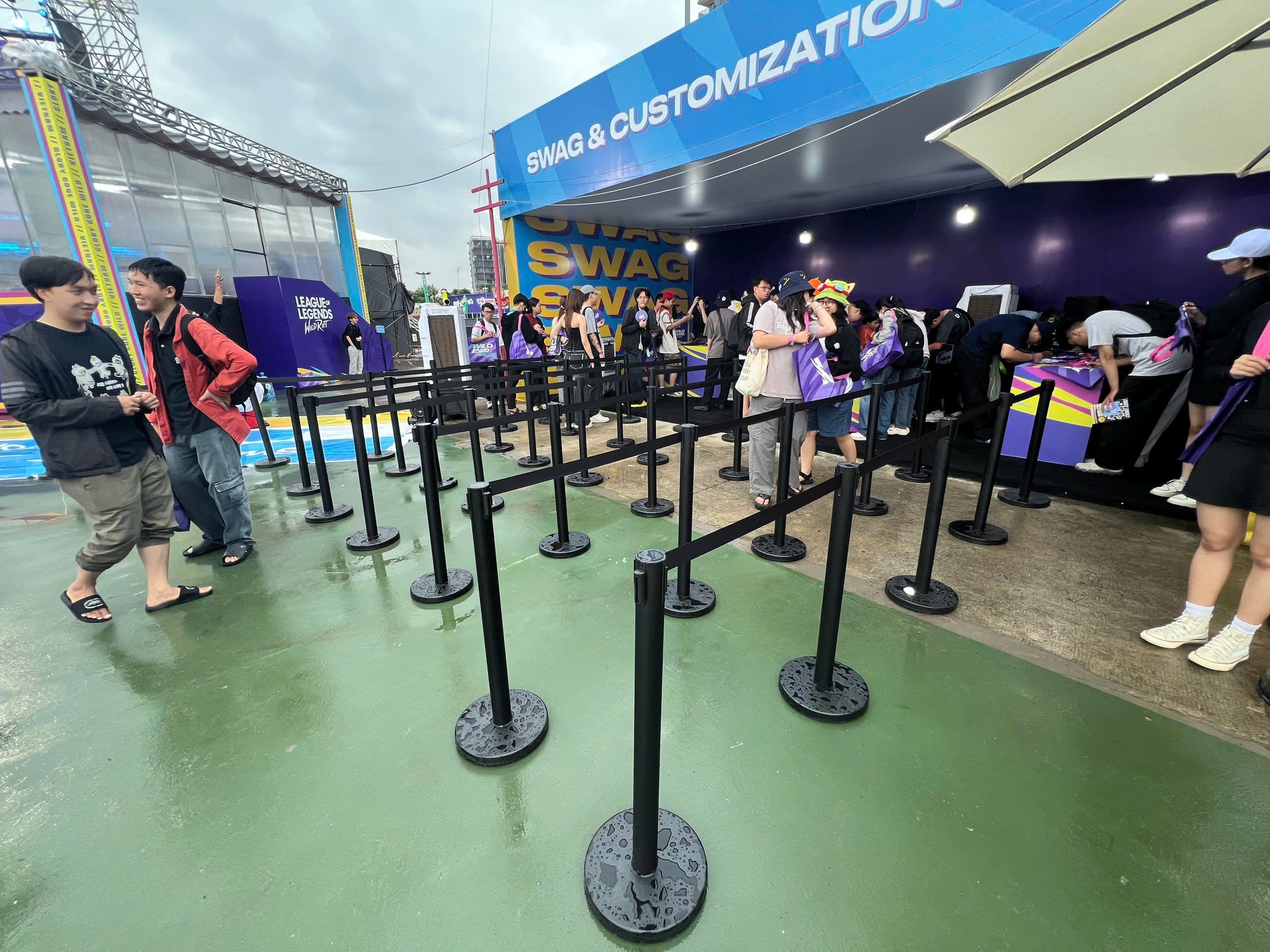 TRỤ INOX KÉO DÂY ĐỎ, ĐEN, DÂY NHUNG - 7