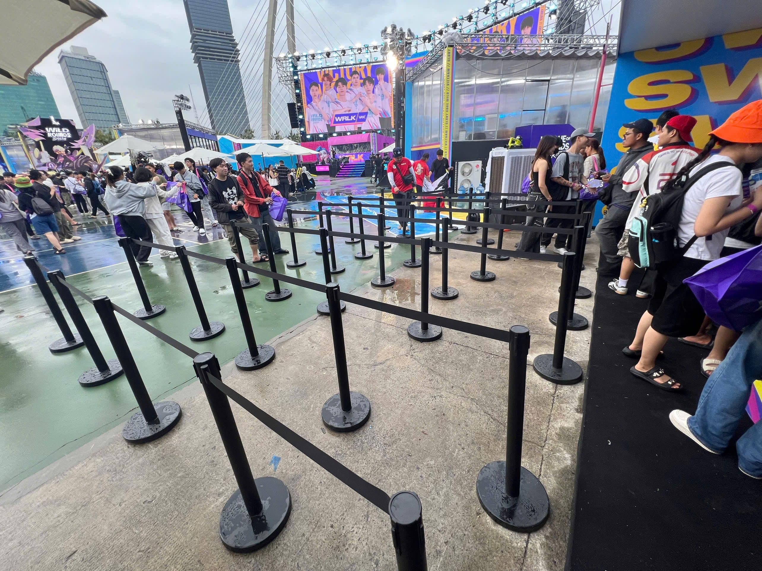 TRỤ INOX KÉO DÂY ĐỎ, ĐEN, DÂY NHUNG - 6