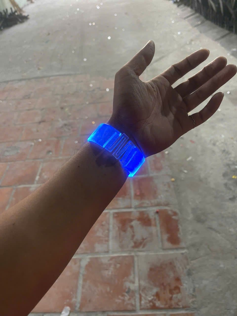 VÒNG TAY LED CỔ VŨ - 2