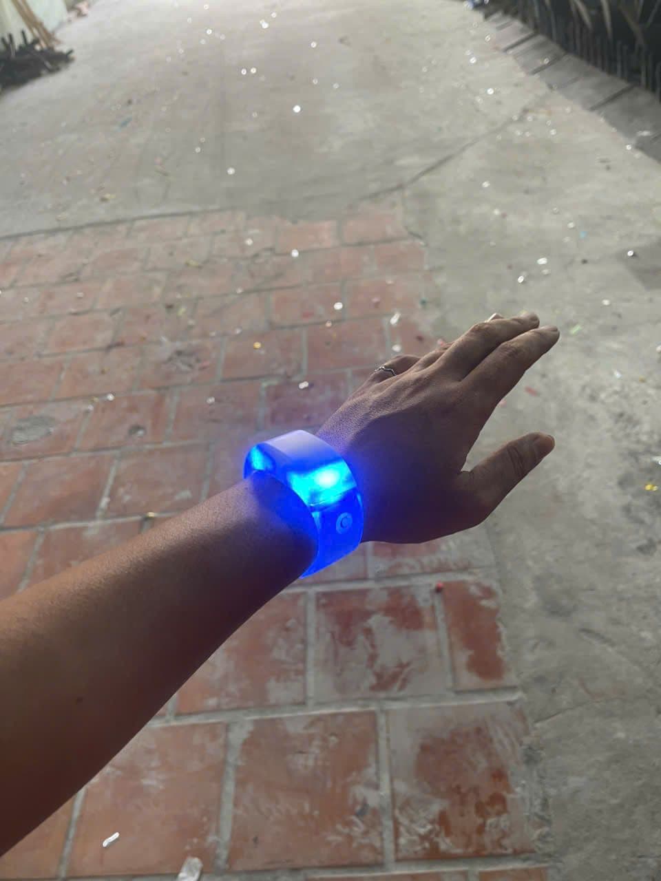 VÒNG TAY LED CỔ VŨ - 6