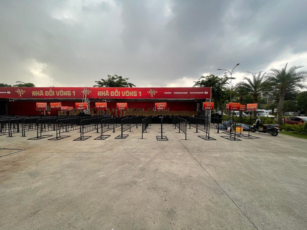 HÀNG RÀO PHÂN LUỒNG - 2