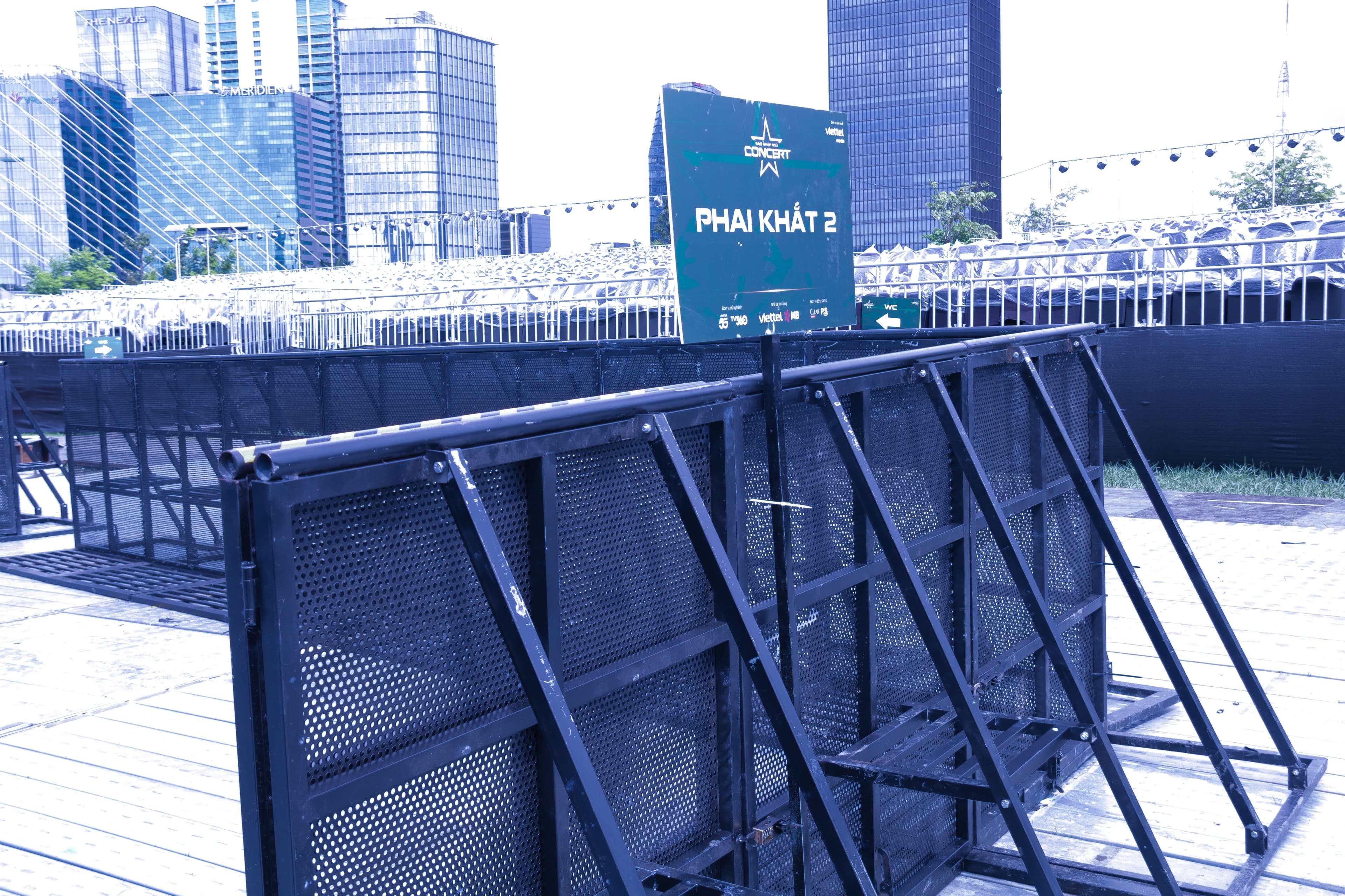 HÀNG RÀO CHỐNG BẠO ĐỘNG - 14