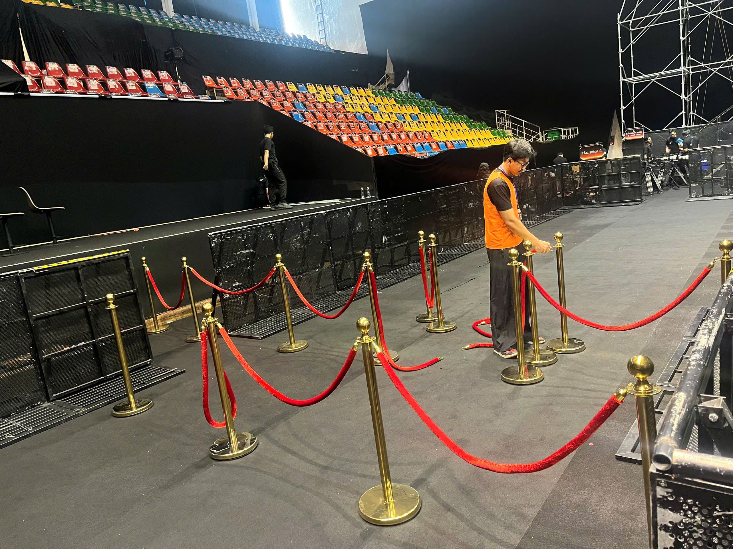 TRỤ INOX KÉO DÂY ĐỎ, ĐEN, DÂY NHUNG - 4