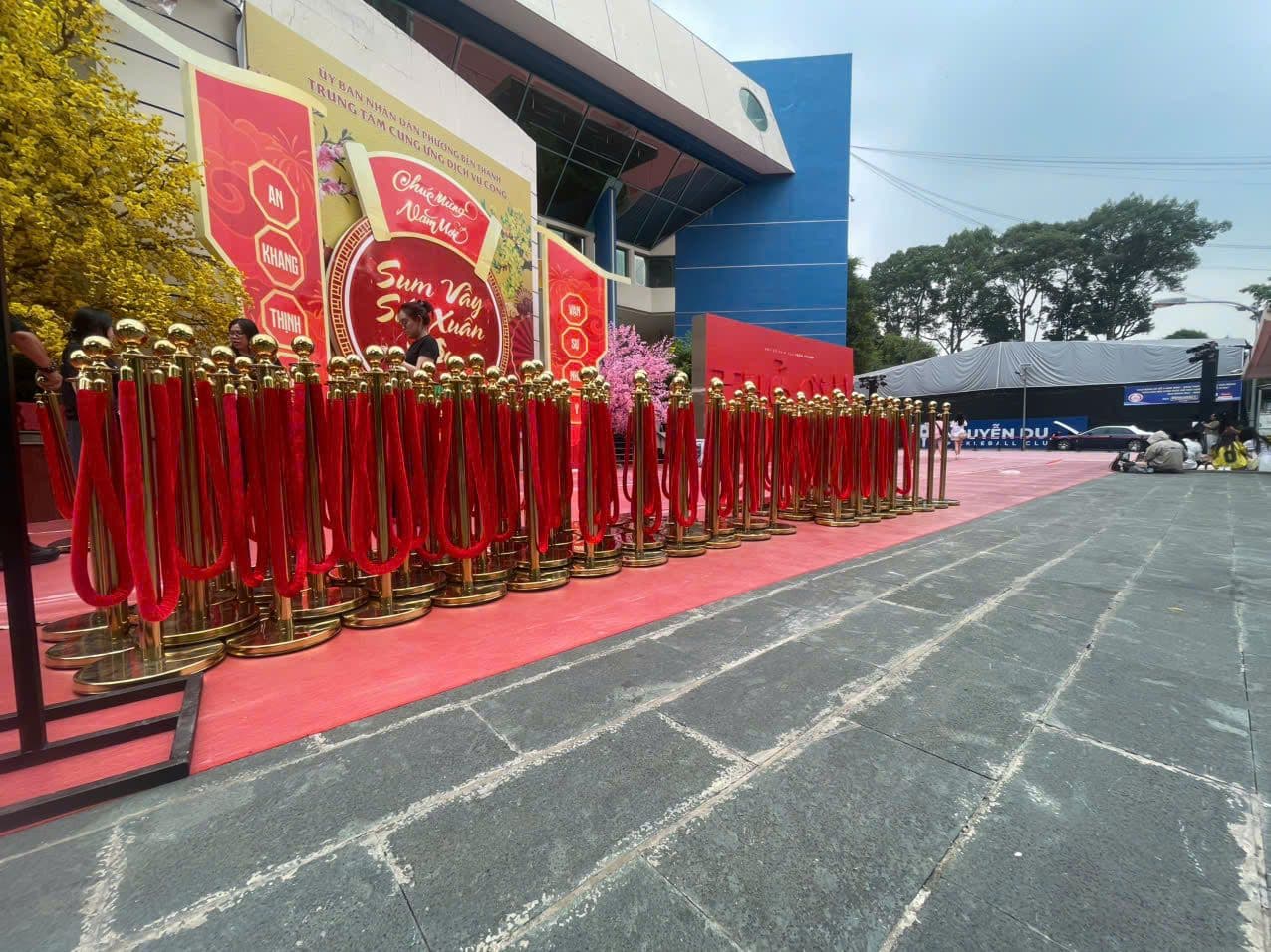 TRỤ INOX KÉO DÂY ĐỎ, ĐEN, DÂY NHUNG - 2