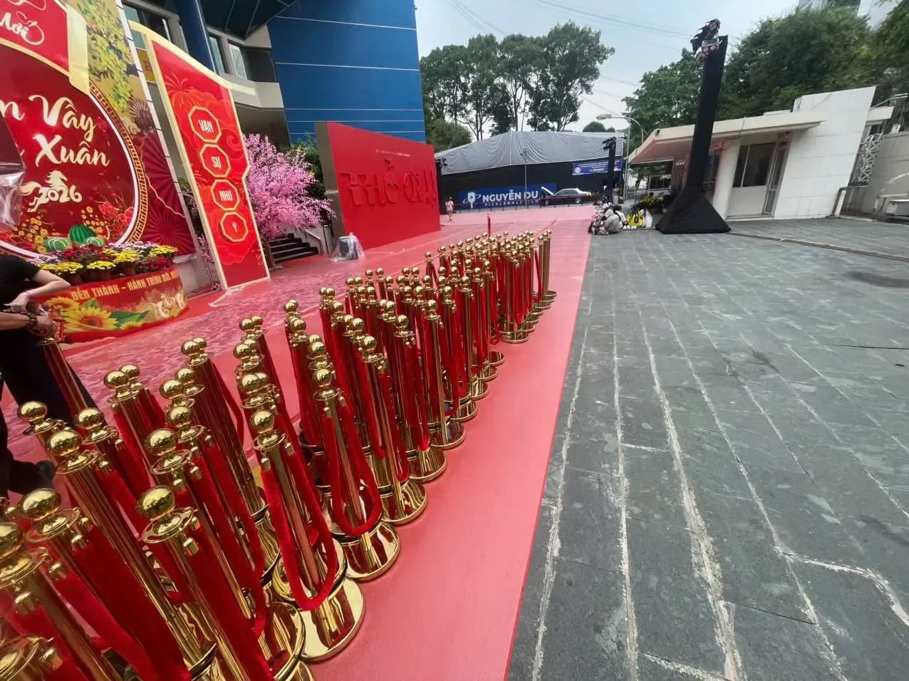 TRỤ INOX KÉO DÂY ĐỎ, ĐEN, DÂY NHUNG - 3